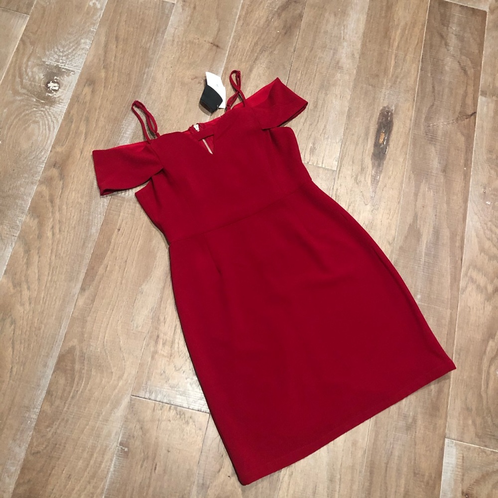 STOREE brand drop shoulder/cold shoulder dress